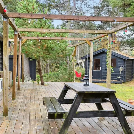 Unspoilt Nordic Gem Amidst Nature Ferienhaus *